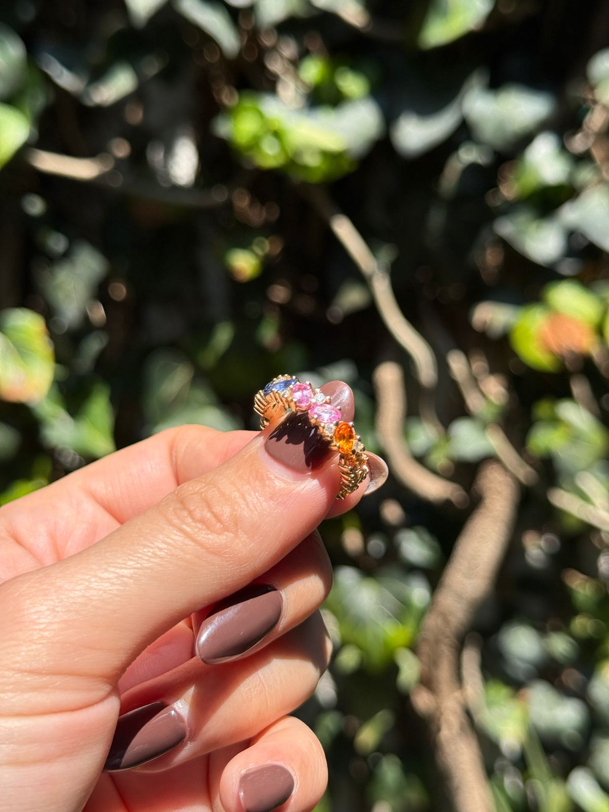 Anillo Ale | churumbela zafiros arcoíris y diamantes