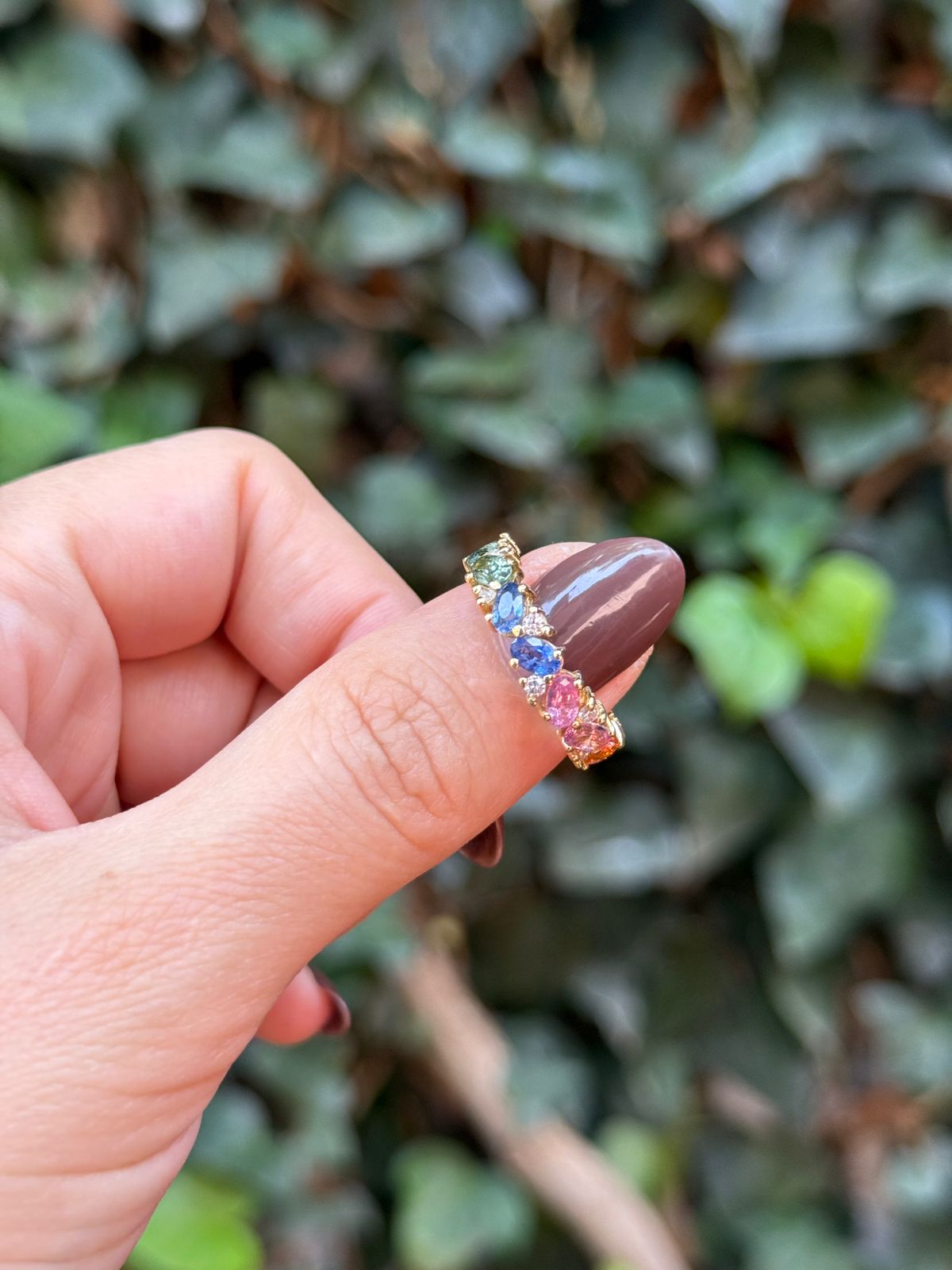 Anillo Ale | churumbela zafiros arcoíris y diamantes